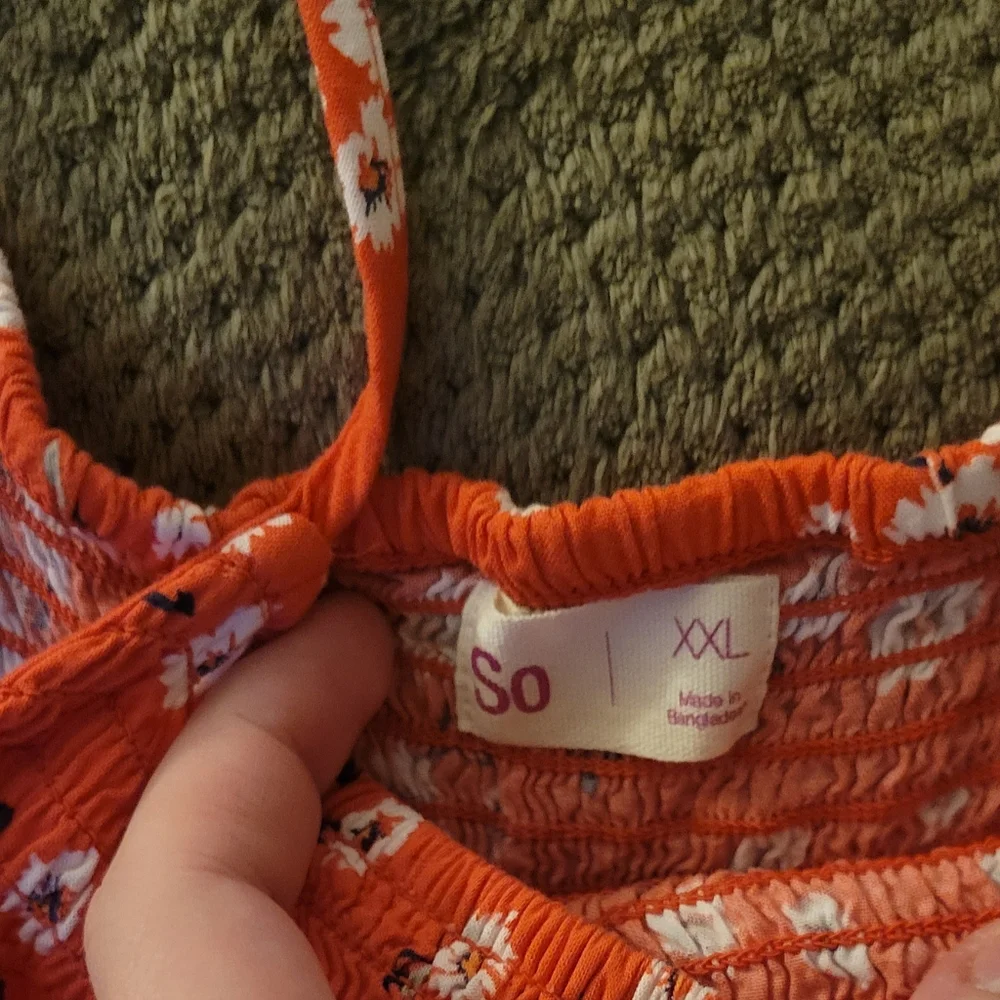 Smocked red bodice dress - Picture 4 of 7